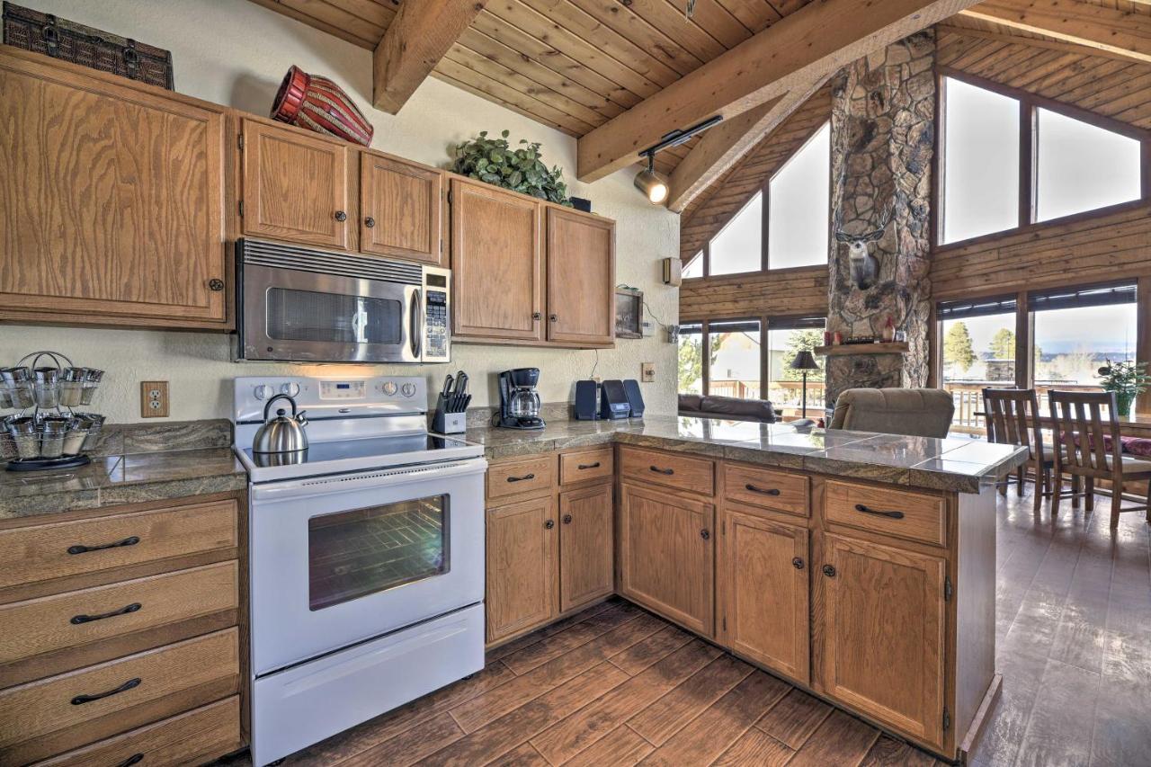 Rustic Village Lake Cabin Escape With Deck And Grill! พาโกซาสปริงส์ ภายนอก รูปภาพ