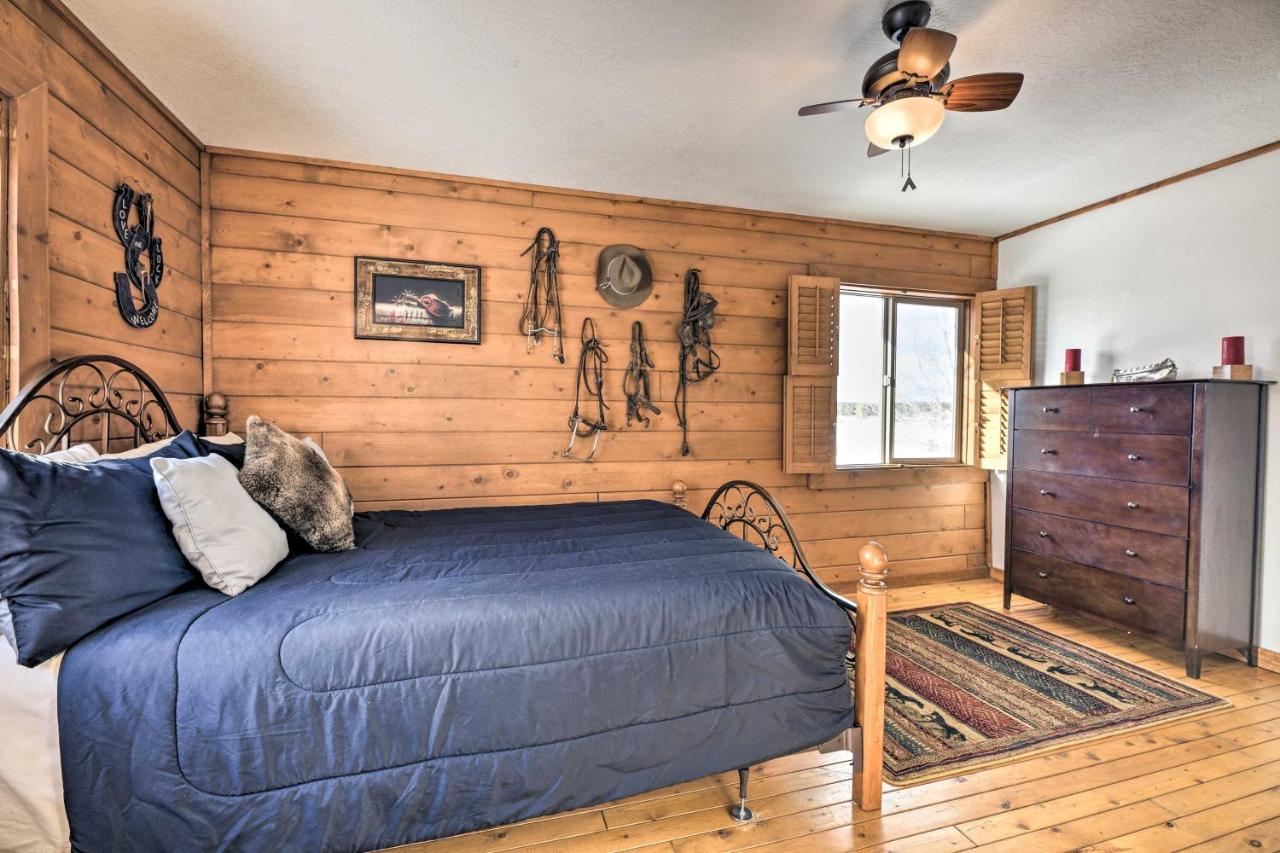 Rustic Village Lake Cabin Escape With Deck And Grill! พาโกซาสปริงส์ ภายนอก รูปภาพ