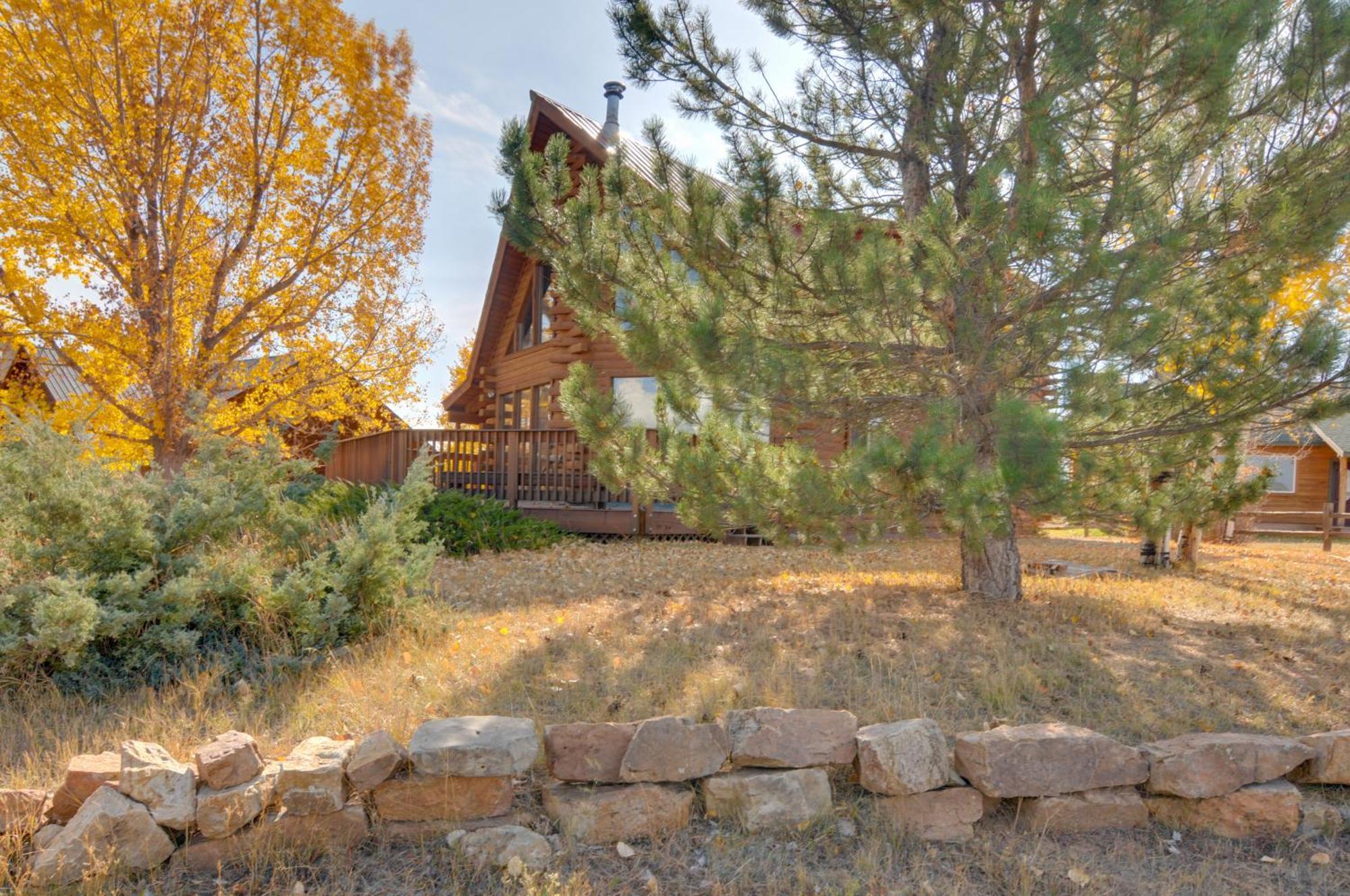 Rustic Village Lake Cabin Escape With Deck And Grill! พาโกซาสปริงส์ ภายนอก รูปภาพ
